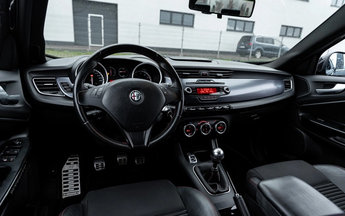 Alfa Romeo Giulietta cena 38900 przebieg: 180000, rok produkcji 2010 z Wyszków małe 562